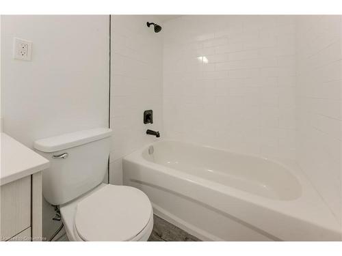 7-203 Mausser Avenue, Kitchener, ON - Indoor Photo Showing Bathroom