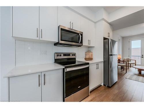 52-99 Roger Street, Waterloo, ON - Indoor Photo Showing Kitchen With Upgraded Kitchen