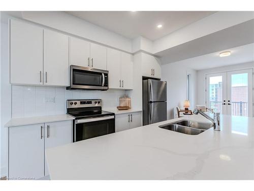 52-99 Roger Street, Waterloo, ON - Indoor Photo Showing Kitchen With Double Sink With Upgraded Kitchen