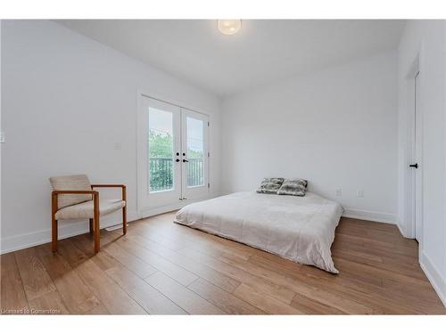 52-99 Roger Street, Waterloo, ON - Indoor Photo Showing Bedroom