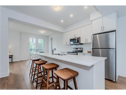 52-99 Roger Street, Waterloo, ON - Indoor Photo Showing Kitchen