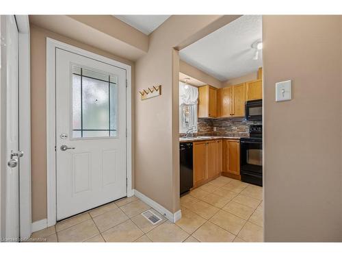 50-535 Windflower Crescent, Kitchener, ON - Indoor Photo Showing Kitchen