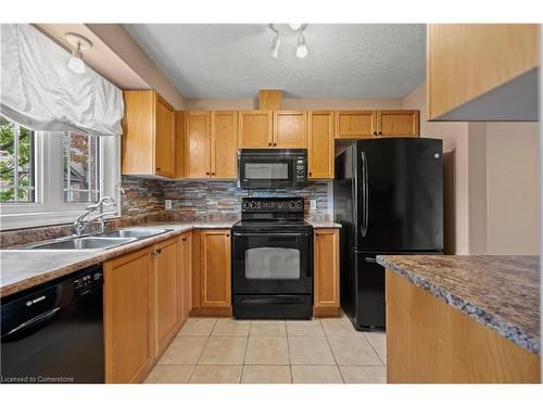 50-535 Windflower Crescent, Kitchener, ON - Indoor Photo Showing Kitchen With Double Sink