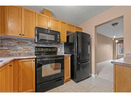 50-535 Windflower Crescent, Kitchener, ON - Indoor Photo Showing Kitchen