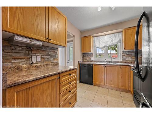 50-535 Windflower Crescent, Kitchener, ON - Indoor Photo Showing Kitchen