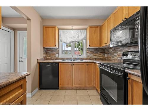 50-535 Windflower Crescent, Kitchener, ON - Indoor Photo Showing Kitchen With Double Sink