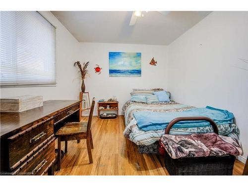 9-129 Victoria Road N, Guelph, ON - Indoor Photo Showing Bedroom