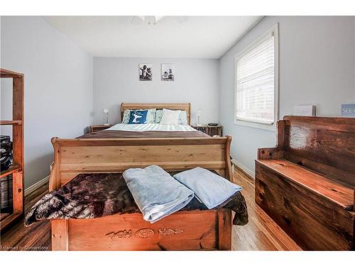 9-129 Victoria Road N, Guelph, ON - Indoor Photo Showing Bedroom