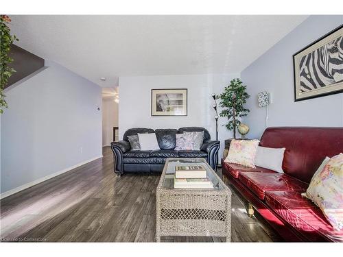 9-129 Victoria Road N, Guelph, ON - Indoor Photo Showing Living Room