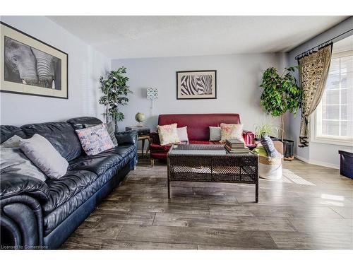 9-129 Victoria Road N, Guelph, ON - Indoor Photo Showing Living Room