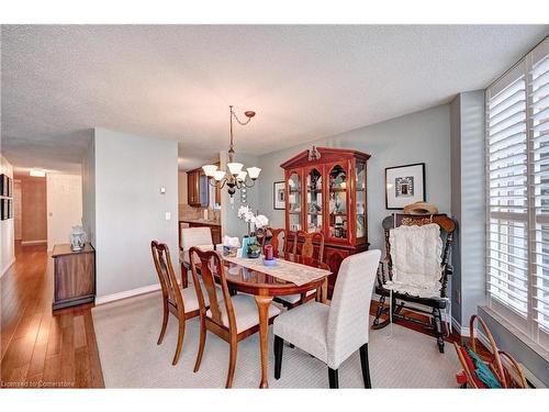 401-24 Marilyn Drive N, Guelph, ON - Indoor Photo Showing Dining Room