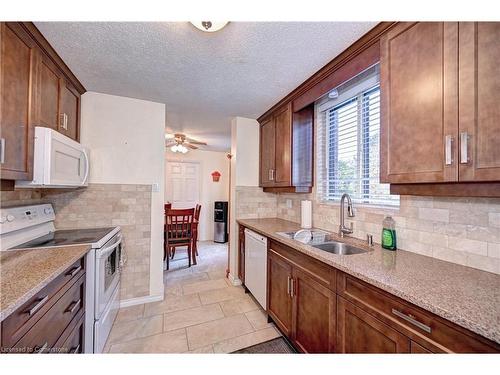 401-24 Marilyn Drive N, Guelph, ON - Indoor Photo Showing Kitchen