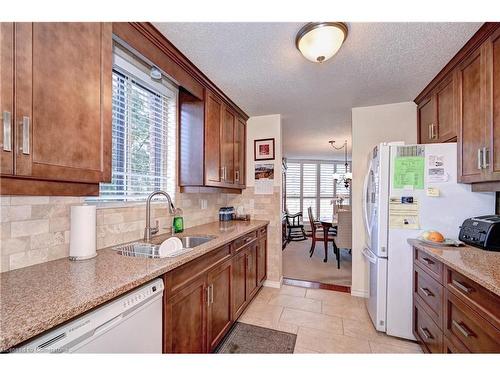 401-24 Marilyn Drive N, Guelph, ON - Indoor Photo Showing Kitchen With Double Sink