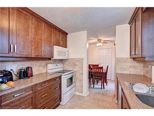 401-24 Marilyn Drive N, Guelph, ON - Indoor Photo Showing Kitchen