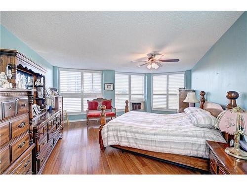 401-24 Marilyn Drive N, Guelph, ON - Indoor Photo Showing Bedroom