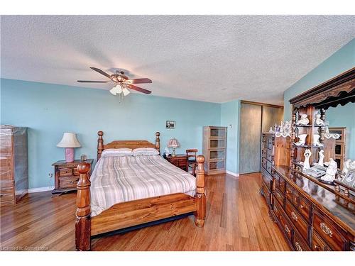 401-24 Marilyn Drive N, Guelph, ON - Indoor Photo Showing Bedroom