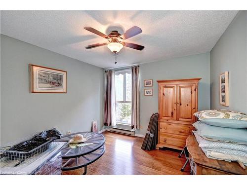 401-24 Marilyn Drive N, Guelph, ON - Indoor Photo Showing Bedroom