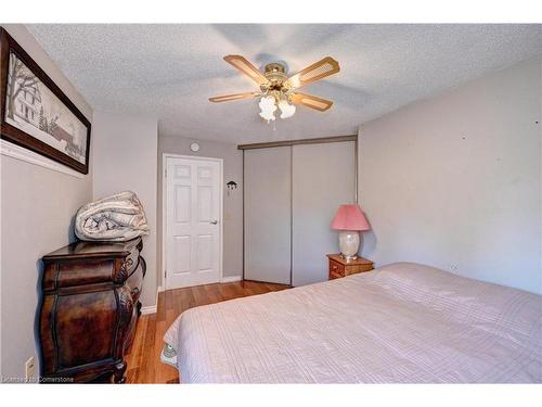 401-24 Marilyn Drive N, Guelph, ON - Indoor Photo Showing Bedroom