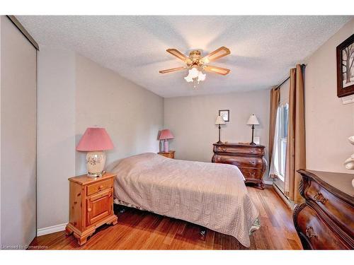 401-24 Marilyn Drive N, Guelph, ON - Indoor Photo Showing Bedroom