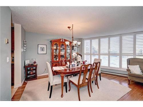 401-24 Marilyn Drive N, Guelph, ON - Indoor Photo Showing Dining Room