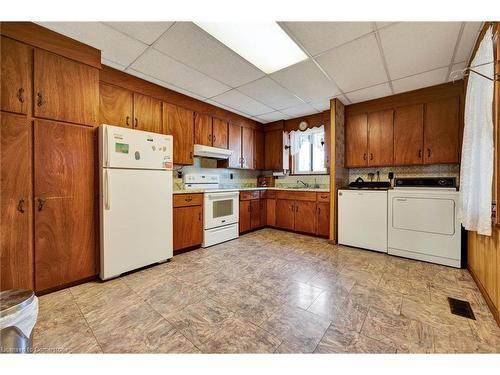 102-104 Blucher Street, Kitchener, ON - Indoor Photo Showing Kitchen