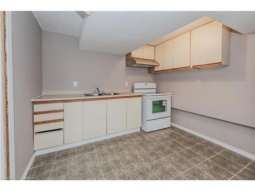 894 Strasburg Road, Kitchener, ON - Indoor Photo Showing Kitchen With Double Sink