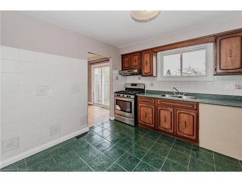 894 Strasburg Road, Kitchener, ON - Indoor Photo Showing Kitchen With Double Sink