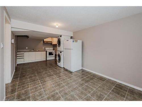 894 Strasburg Road, Kitchener, ON - Indoor Photo Showing Laundry Room