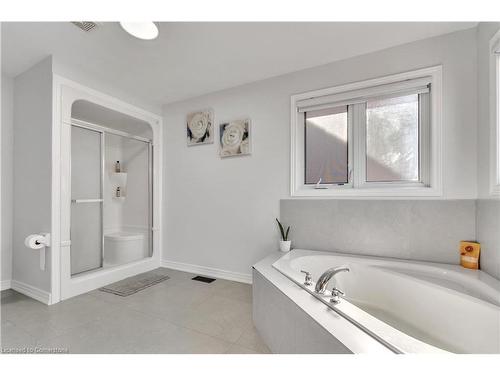 48 Isaiah Drive, Kitchener, ON - Indoor Photo Showing Bathroom