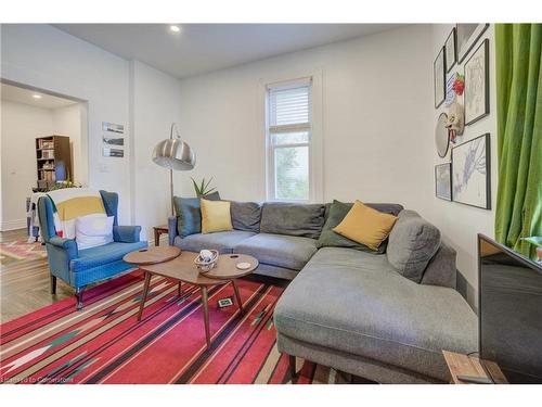 52 Henry Street, Kitchener, ON - Indoor Photo Showing Living Room