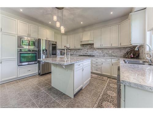 254 Seabrook Drive, Kitchener, ON - Indoor Photo Showing Kitchen With Double Sink With Upgraded Kitchen