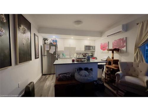 6-157 Bruce Street, Kitchener, ON - Indoor Photo Showing Kitchen