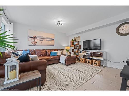 43 Marcy Crescent, Cambridge, ON - Indoor Photo Showing Living Room