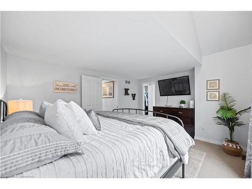 43 Marcy Crescent, Cambridge, ON - Indoor Photo Showing Bedroom