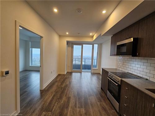 2414-15 Wellington Street, Kitchener, ON - Indoor Photo Showing Kitchen