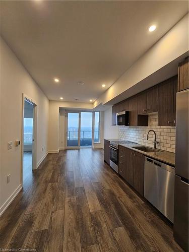 2414-15 Wellington Street, Kitchener, ON - Indoor Photo Showing Kitchen With Stainless Steel Kitchen