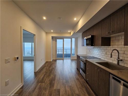 2414-15 Wellington Street, Kitchener, ON - Indoor Photo Showing Kitchen With Upgraded Kitchen