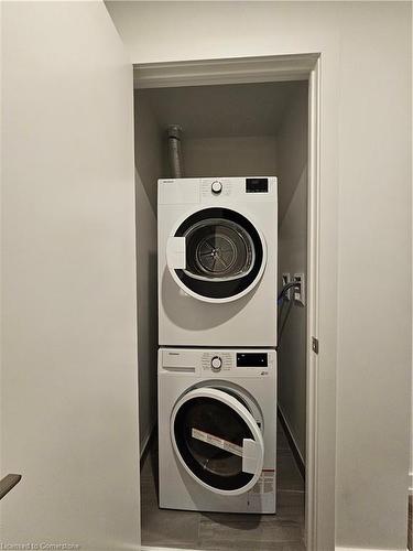 2414-15 Wellington Street, Kitchener, ON - Indoor Photo Showing Laundry Room