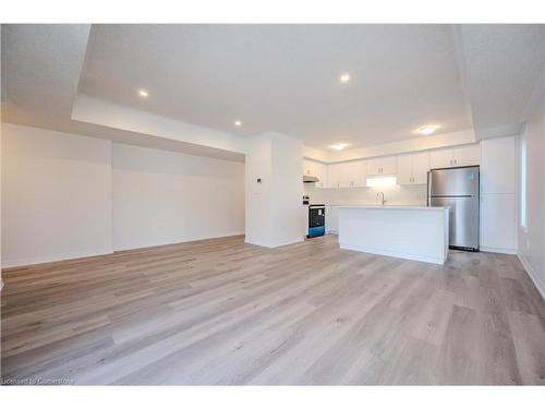 C145-580 Benninger Drive, Kitchener, ON - Indoor Photo Showing Kitchen