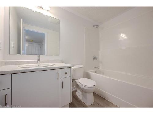 C145-580 Benninger Drive, Kitchener, ON - Indoor Photo Showing Bathroom