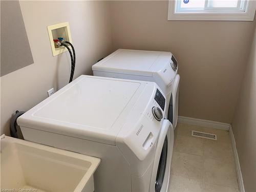 402 Pastern Trail, Waterloo, ON - Indoor Photo Showing Laundry Room