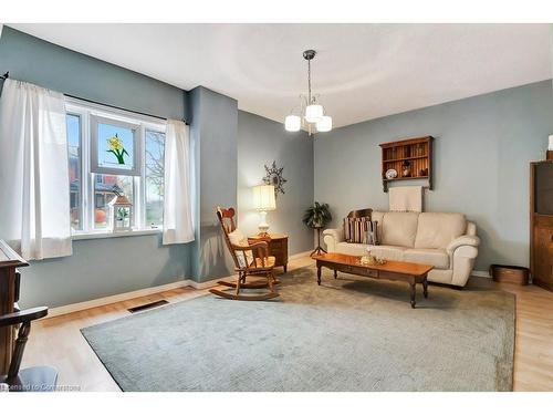 235 Winston Street E, Listowel, ON - Indoor Photo Showing Living Room