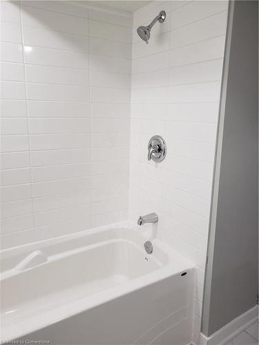 23 Bonnylyn Drive, Kitchener, ON - Indoor Photo Showing Bathroom