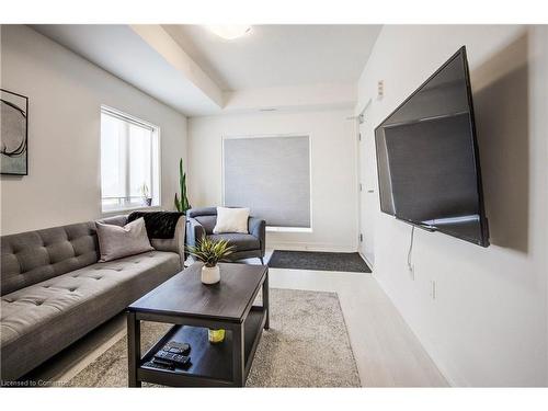 B10-10 Palace Street, Kitchener, ON - Indoor Photo Showing Living Room