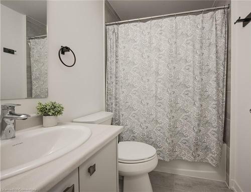 B10-10 Palace Street, Kitchener, ON - Indoor Photo Showing Bathroom