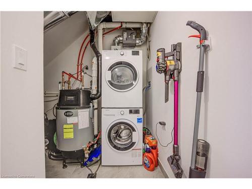 B10-10 Palace Street, Kitchener, ON - Indoor Photo Showing Laundry Room