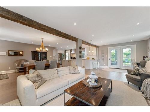 180 Edgehill Drive, Kitchener, ON - Indoor Photo Showing Living Room