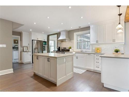 180 Edgehill Drive, Kitchener, ON - Indoor Photo Showing Kitchen With Upgraded Kitchen