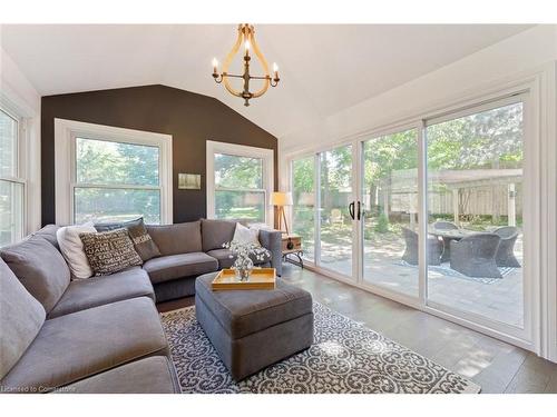 180 Edgehill Drive, Kitchener, ON - Indoor Photo Showing Living Room