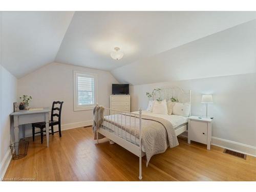 180 Edgehill Drive, Kitchener, ON - Indoor Photo Showing Bedroom